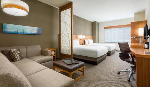 Queen Room with Two Queen Beds and Roll-In Shower - Disability Access