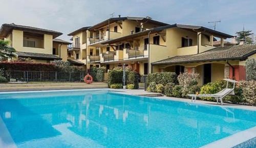 Apartment with Pool View 