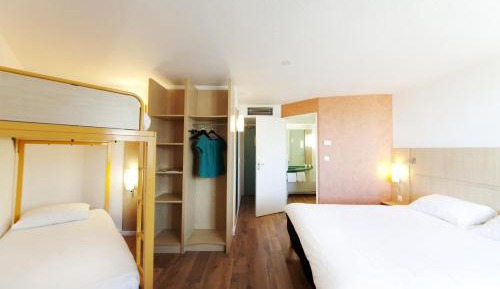 Family Room with 1 Double and 2 Single Beds