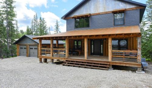 Five-Bedroom Holiday Home