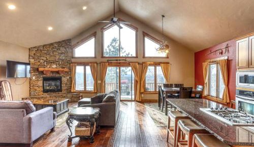 Three-Bedroom Holiday Home 