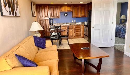 One-Bedroom King Suite - Non-Smoking