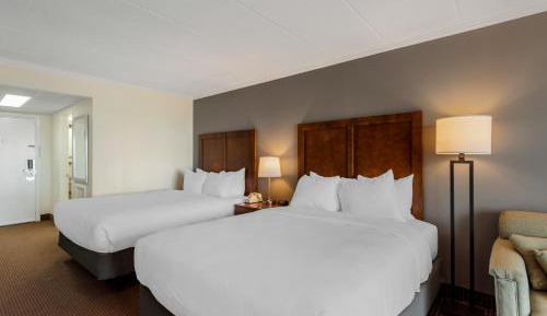 Double Room with Two Double Beds with City View / Non Smoking