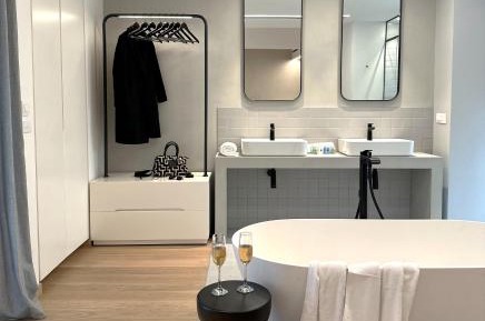CALLISTO EXECUTIVE SUITE by K&K