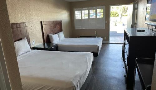 Queen Room with Two Queen Beds - Non-Smoking