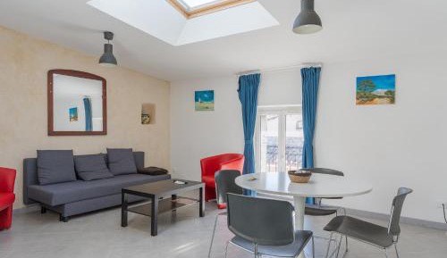 Superior One-Bedroom Apartment