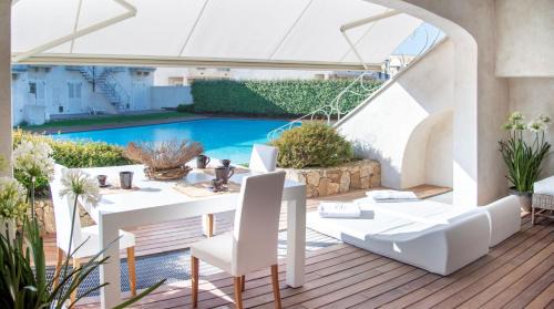 Two-Bedroom Apartment with Pool View