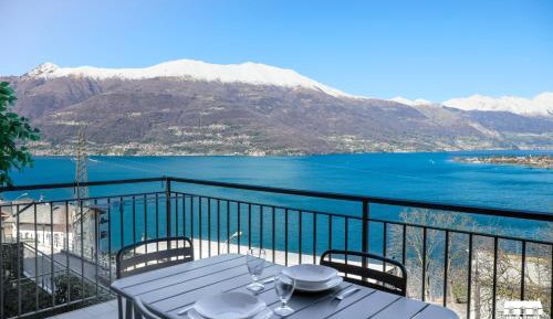 Two-Bedroom Apartment with Lake View