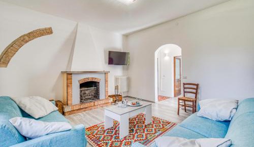 Apartment with Mountain View