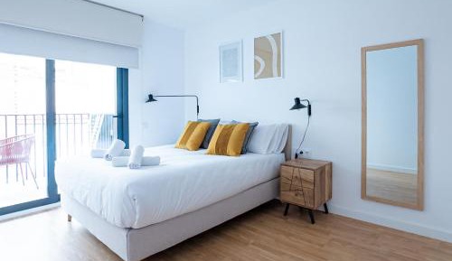 One-Bedroom Apartment with Balcony