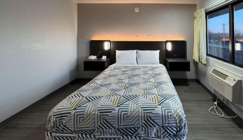 Queen Room - Non-Smoking