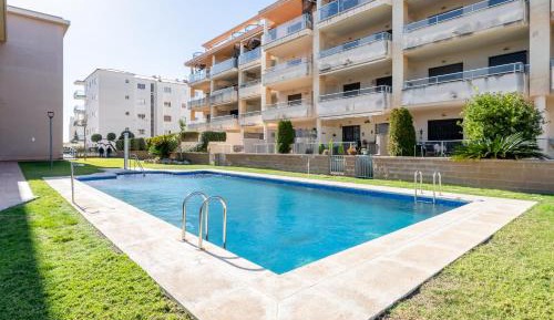 Apartment with Pool View 