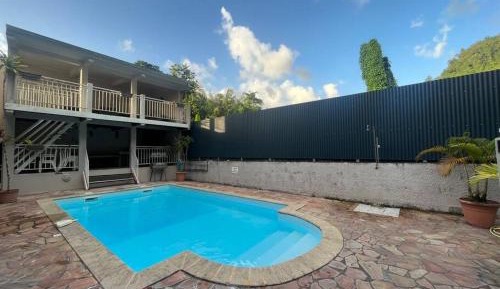 Apartment with Pool View 