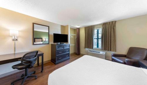 Queen studio with 1 Queen Bed - Disability Access/Non-Smoking