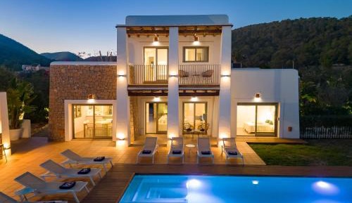 Six-Bedroom Villa 