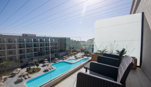Deluxe Room Pool View