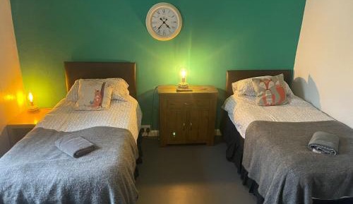 Standard Twin Room with Shared Bathroom