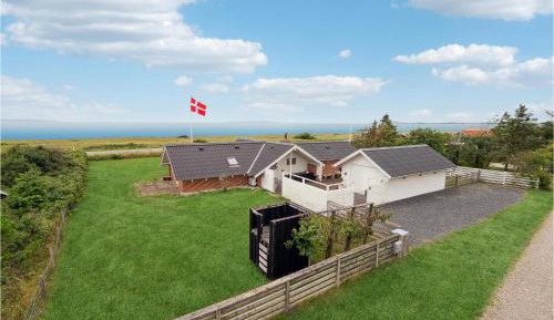 Three-Bedroom Holiday Home 