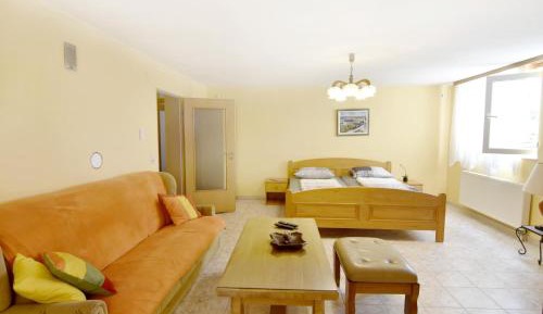 Zero-Bedroom Studio