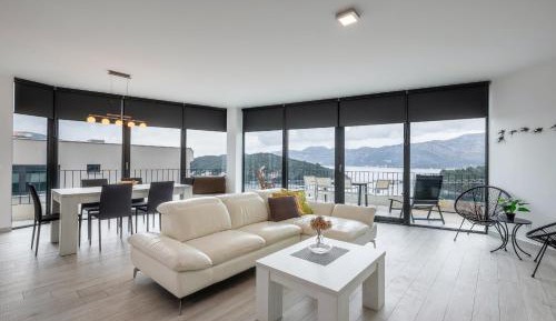 Three-Bedroom Apartment - High Floor
