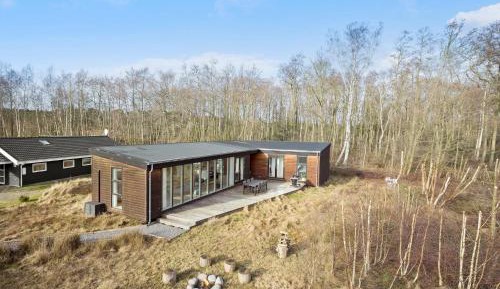 Three-Bedroom Holiday Home 