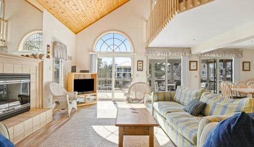 Five Bedroom Holiday Home