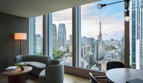 Corner Suite with One King Bed and Panorama Tower View
