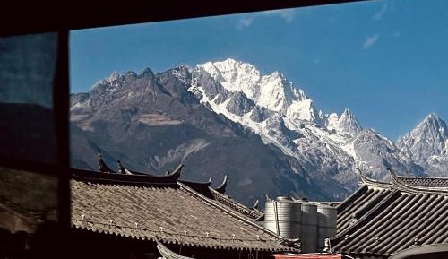 Deluxe King Room with Mountain View