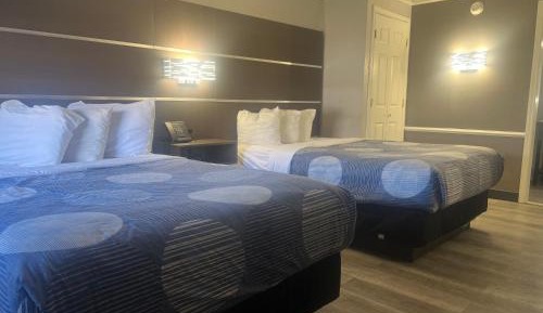 Double Room with Two Double Beds with Roll-In Shower and Courtyard View - Mobility Accessible/Non-Smoking