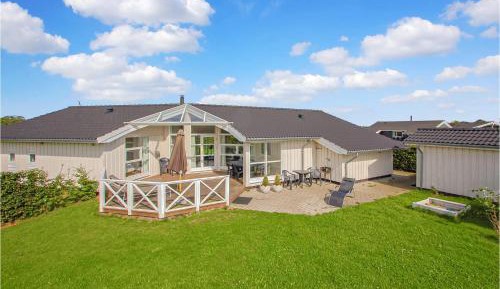 Four-Bedroom Holiday Home