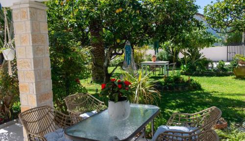 Deluxe Two-Bedroom Apartment with Garden View