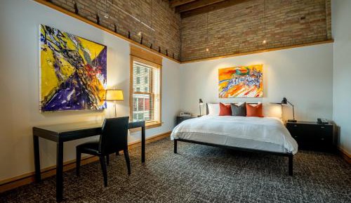 Deluxe King Suite