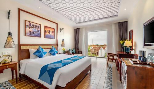 Deluxe Room with City View and Balcony