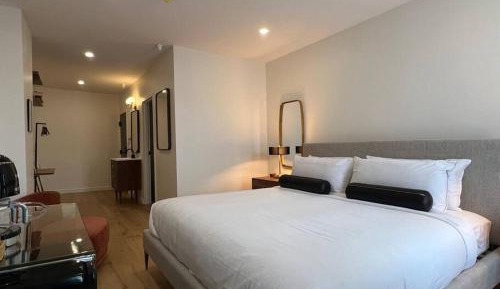 Deluxe King Room