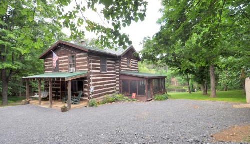 Three-Bedroom Holiday Home 