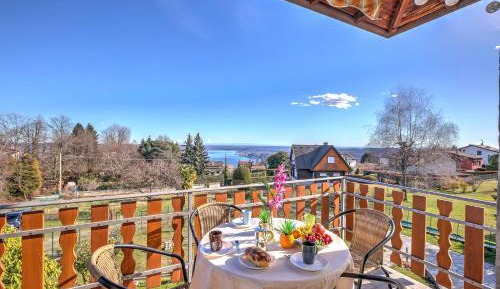 Apartment with Lake View