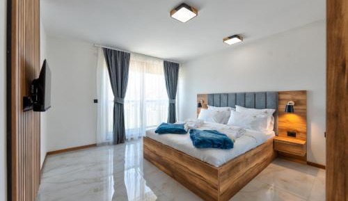 Deluxe One-Bedroom Apartment with Hot Tube 