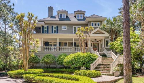 Seven-Bedroom Holiday Home