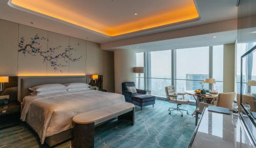 Deluxe King Room with Deluxe Benefit