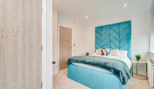 Deluxe One-Bedroom Apartment with City View