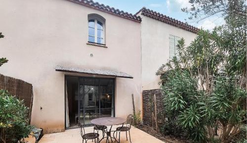 One-Bedroom Holiday Home