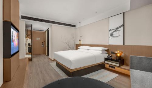 Deluxe King Room with Lake View