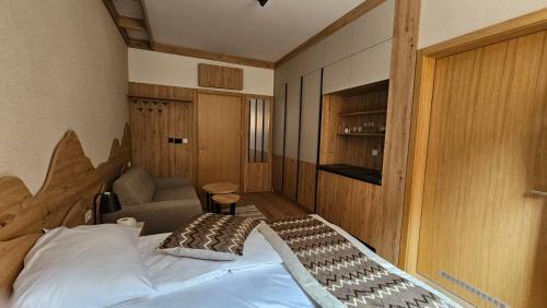 Studio with Sofa Bed