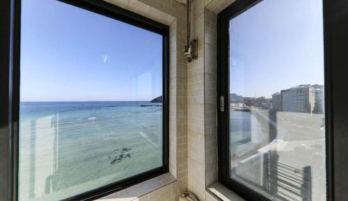 Double Room with Sea View 4