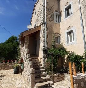 Three-Bedroom Apartment with Balcony