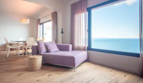 Two-Bedroom Apartment with Sea View (Rosa)