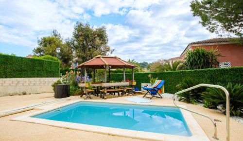 Villa with Garden View