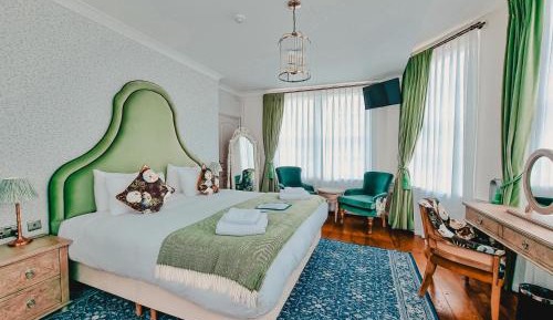 Superior King Room