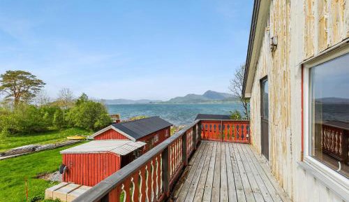 Five-Bedroom Holiday Home