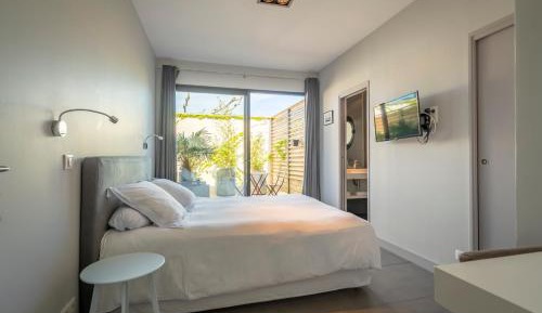 Maverick Room with Patio